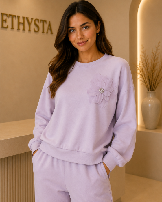 Compleu dama cu pantaloni si bluza cu floare decorativa si detaliu lucios [2]