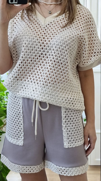 Compleu Dama Plasa Oversized – Set Pantaloni Scurti si Tricou cu Gaurele [1]