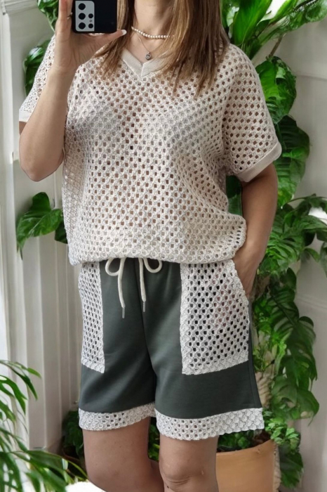 Compleu Dama Plasa Oversized – Set Pantaloni Scurti si Tricou cu Gaurele [1]