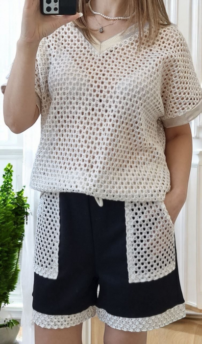 Compleu Dama Plasa Oversized – Set Pantaloni Scurti si Tricou cu Gaurele [1]