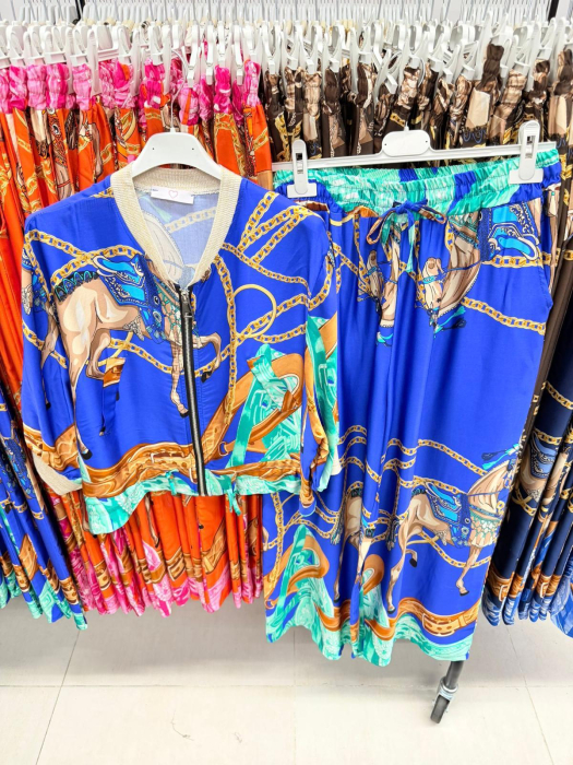 Compleu dama satinat cu imprimeu artistic, jacheta bomber si pantaloni largi [4]