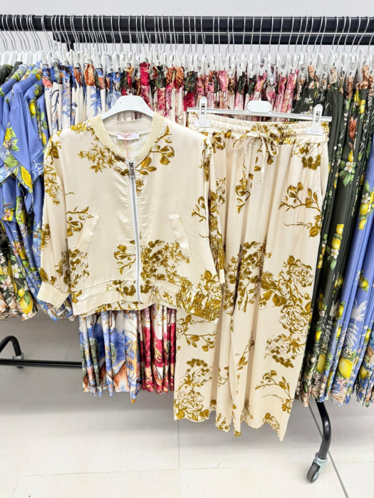 Compleu dama satinat cu imprimeu artistic, jacheta bomber si pantaloni largi [12]