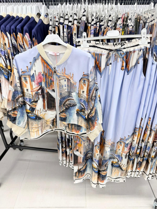 Compleu dama satinat cu imprimeu artistic, jacheta bomber si pantaloni largi [16]