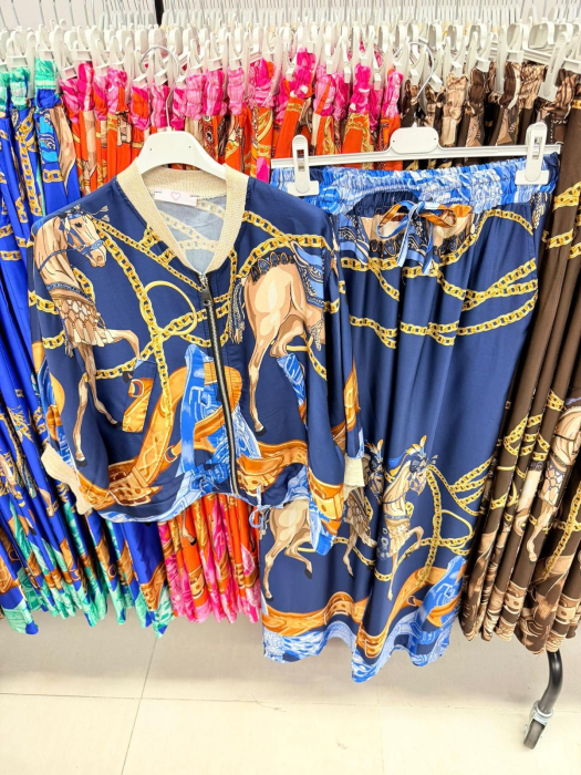 Compleu dama satinat cu imprimeu artistic, jacheta bomber si pantaloni largi [17]