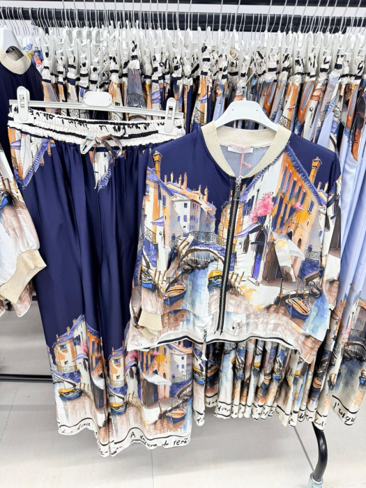 Compleu dama satinat cu imprimeu artistic, jacheta bomber si pantaloni largi [18]