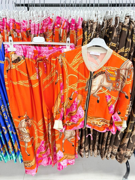 Compleu dama satinat cu imprimeu artistic, jacheta bomber si pantaloni largi [2]