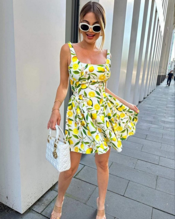 Rochie mini evazata cu imprimeu fructe sau animal print, bretele late si decolteu patrat – model vara [7]