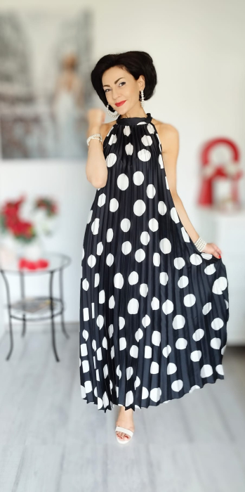 Rochie lunga plisata cu buline mari, model halter elegant [8]