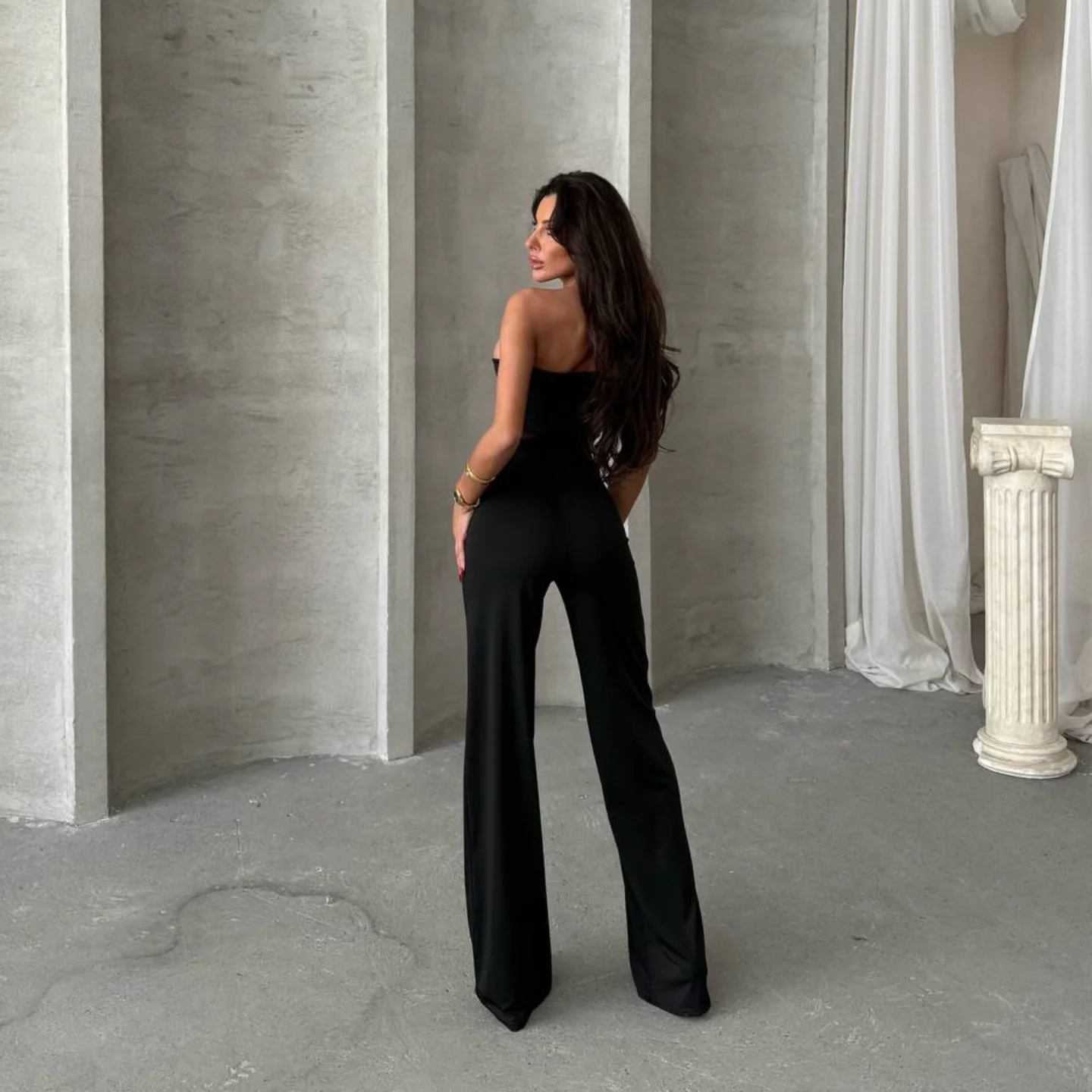 Salopeta neagra eleganta cu un umar gol si insertii de plasa – lycra cu croiala evazata [8]