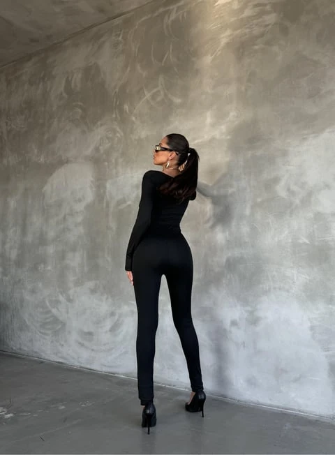 Salopeta neagra modelatoare cu decolteu tip balconet si maneci lungi - Lycra elastica S-M-L [2]