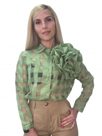 Bluze Dama - Bluza dama ornata cu floare pe umar și caroiaj transparent - Dianne - verde