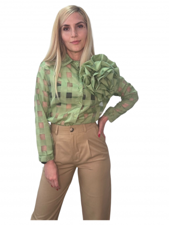 Bluza dama ornata cu floare pe umar și caroiaj transparent - Dianne - verde [2]