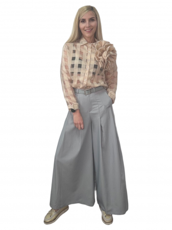 Bluza dama ornata cu floare pe umar și caroiaj transparent - Dianne - crem [4]