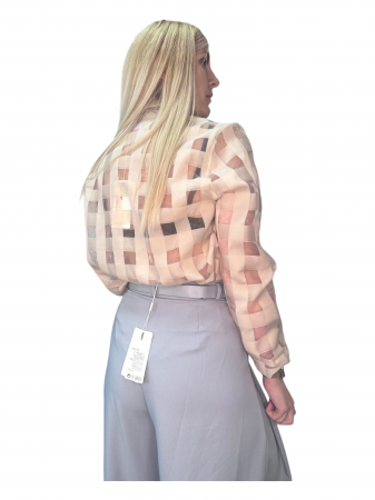 Bluza dama ornata cu floare pe umar și caroiaj transparent - Dianne - crem [2]