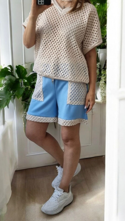 Compleuri Dama - Compleu Dama Plasa Oversized – Set Pantaloni Scurti si Tricou cu Gaurele