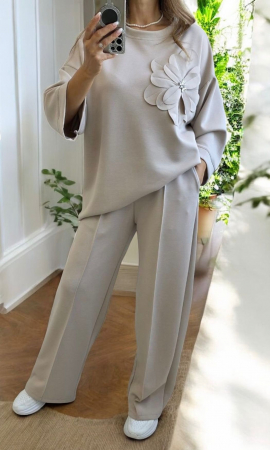 Imbracaminte Dama - Compleu dama vascoza cu floare 3D si pantaloni largi – marime universala 2