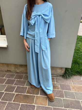 Imbracaminte Dama - Set Comfy Style 2 piese din vascoza premium cu bluza cu funda si pantaloni cu talie inalta – fabricat in Italia, marime universala