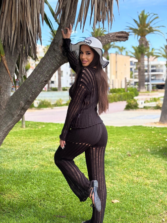 Set plaja tricotat doua piese pantaloni si top – alb, negru, maro inchis [1]