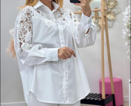 Bluze Dama - Bluza eleganta oversize cu insertii dantela pe umeri si maneci, marime universala S-M