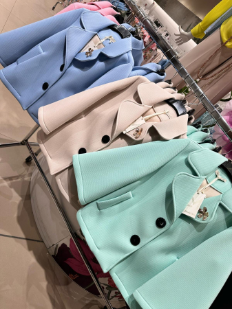 Jachete Dama - Jacheta LAMIA cu broșa - Mint, Pink, Bleu, Beige, White, Black - Jacheta din neopren cu maneci speciale