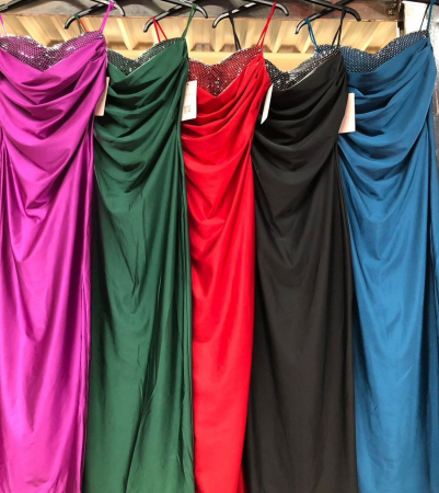 Rochii Dama - Rochie de dama cu decolteu evidentiat cu strasuri si bretele, Italia