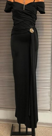 Rochii Dama - Rochie lunga eleganta cu decolteu petrecut, bretele subtiri si umeri goi – esarfa cu trandafir auriu, marime universala