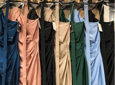 Rochii Dama - Rochie satin-lycra eleganta cu strasuri, bretea pe un umar, trena si curea inclusa