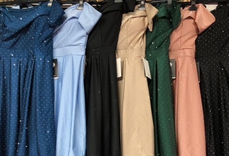 Rochii Dama - Rochie scurta satin-lycra cu strasuri, bretele subtiri si revere lasate – eleganta cu umerii goi, marime universala S-M