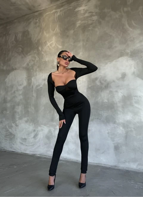 Salopeta Dama - Salopeta neagra modelatoare cu decolteu tip balconet si maneci lungi - Lycra elastica S-M-L