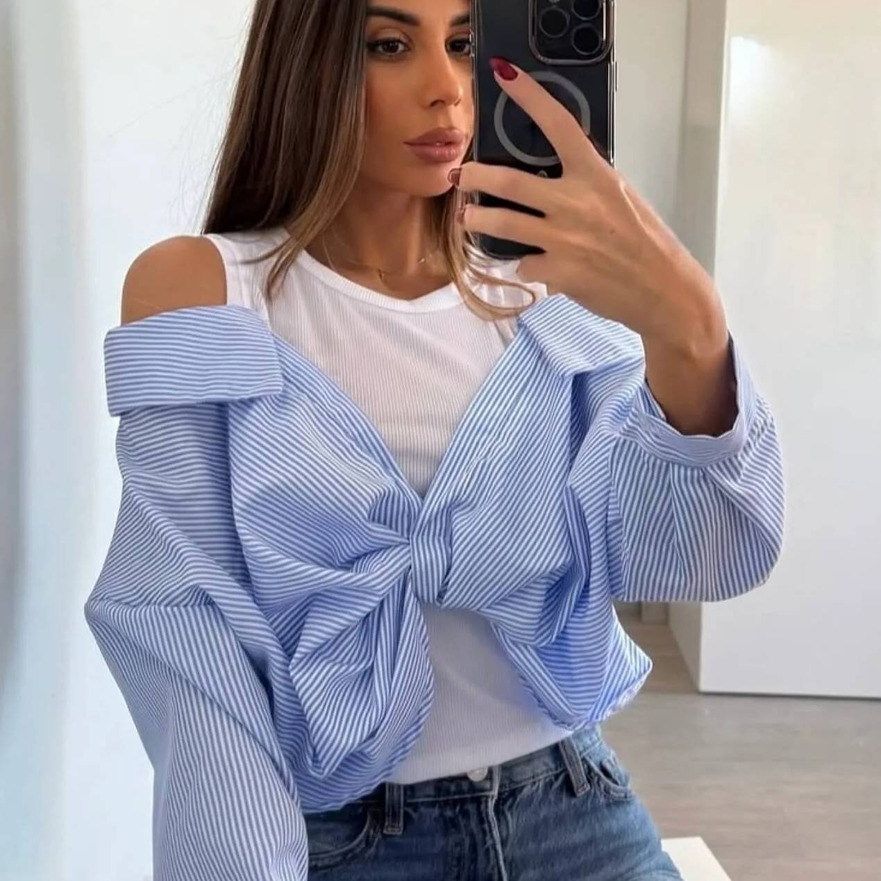 Bluze Dama - Top casual cu umerii goi si dungi verticale – efect stratificat cu maiou alb si camasa cusuta, marime universala