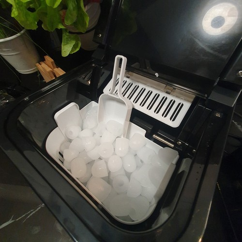 Aparat de gheață 12kg/zi cu 3 dimensiuni cuburi, autocurățare, timer, afișaj LCD și notificări sonore. Ideal pentru casă sau birou, design compact și inox. [3]