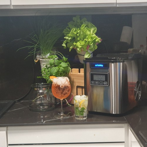 Aparat de gheață 12kg/zi cu 3 dimensiuni cuburi, autocurățare, timer, afișaj LCD și notificări sonore. Ideal pentru casă sau birou, design compact și inox. [4]