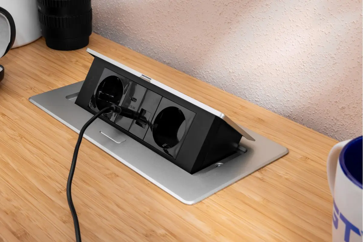 Priza incastrabila dreptunghiulara 2xSCHUKO, 2xUSB, 1xRJ45, negru mat [7]