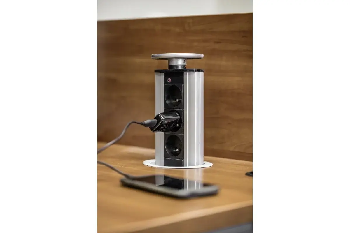 Priza incastrabilă rotundă GTV - 3xSCHUKO, Aluminiu, Cablu 1.8m [1]