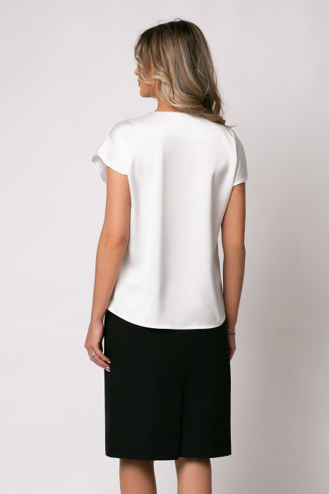 Bluza albă elegantă accesorizată pe bust [8]