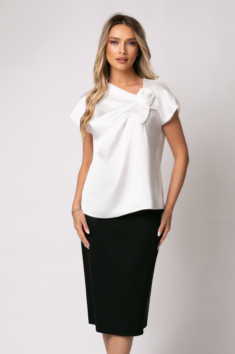 Bluza albă elegantă accesorizată pe bust [7]