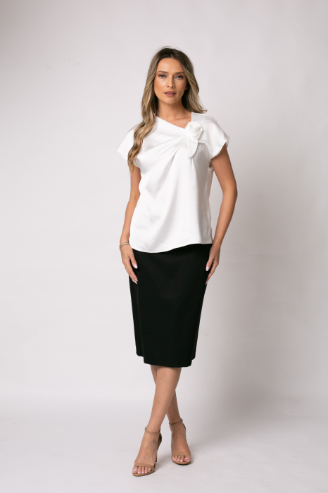 Bluza albă elegantă accesorizată pe bust [5]