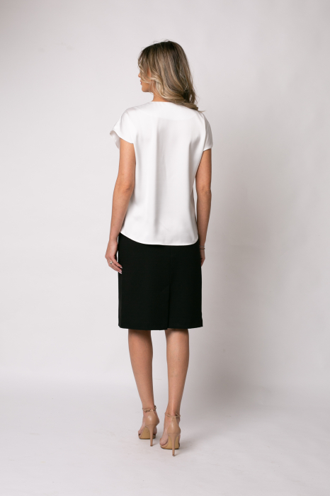 Bluza albă elegantă accesorizată pe bust [6]