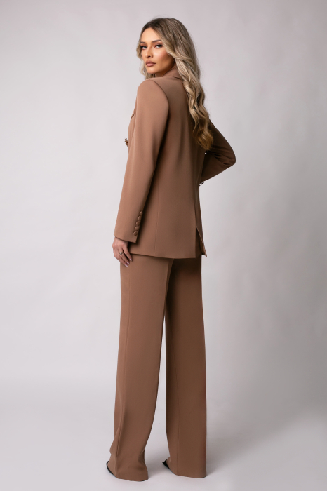 Costum elegant camel cu două rânduri de nasturi tip accesoriu [4]