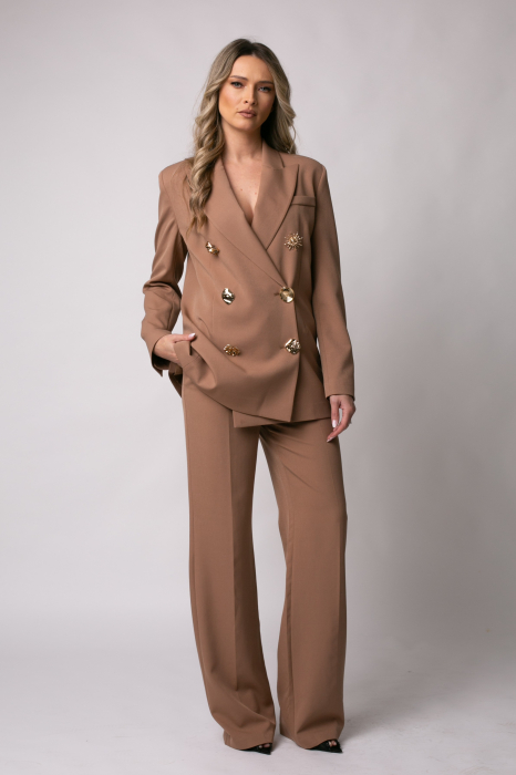 Costum elegant camel cu două rânduri de nasturi tip accesoriu [2]