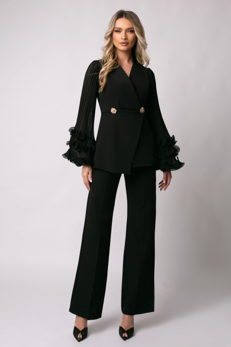 Costum elegant negru cu mâneci accesorizate cu volane [4]