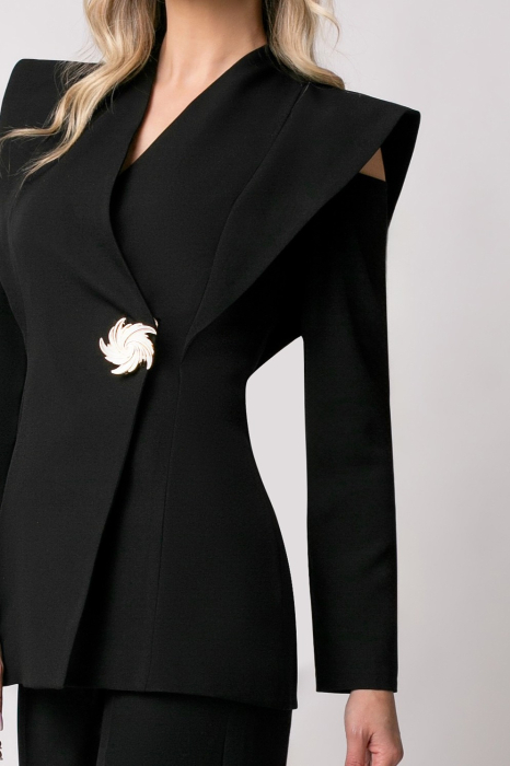 Costum elegant negru cu mâneci decupate [5]