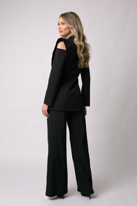 Costum elegant negru cu mâneci decupate [4]
