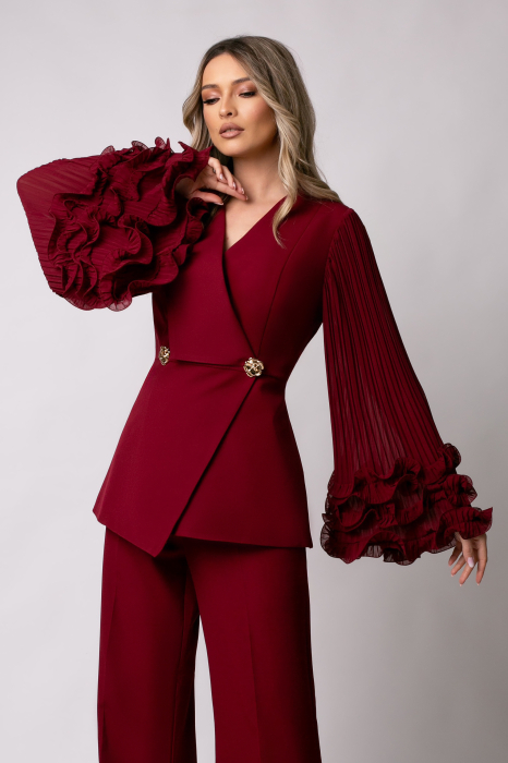 Costum elegant vișiniu cu mâneci accesorizate cu volane [4]