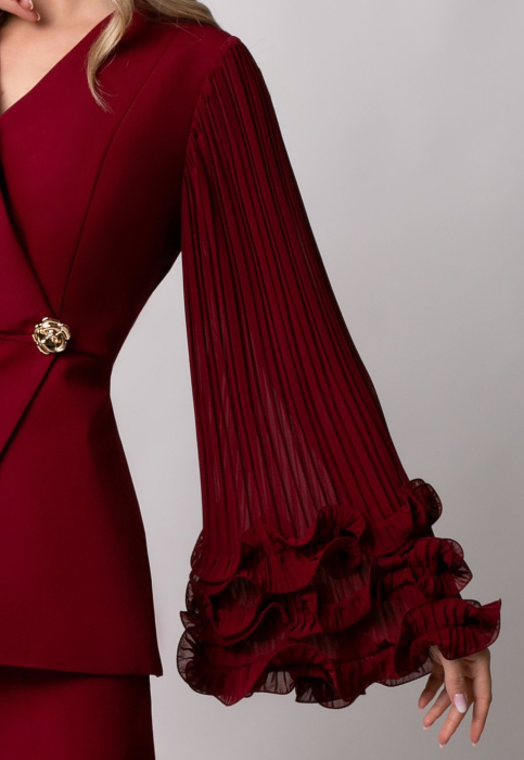 Costum elegant vișiniu cu mâneci accesorizate cu volane [6]