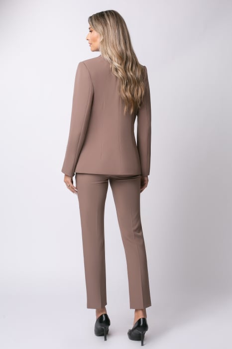 Costum From elegant bej cu mâneci accesorizate [6]