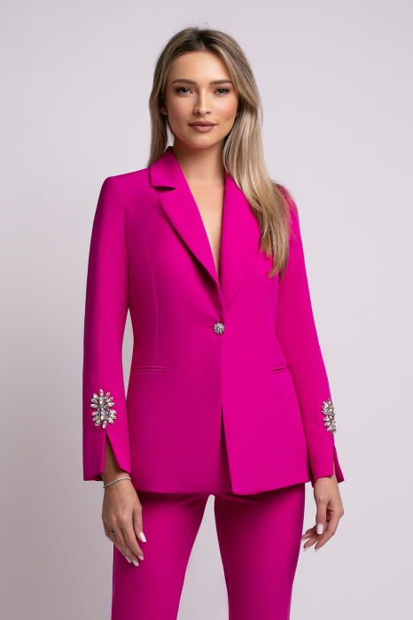 Costum From elegant fucsia cu mâneci accesorizate [3]