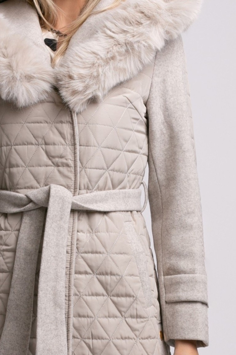 Geacă bej din fâș cu glugă accesorizată cu blană [5]