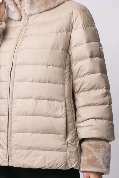 Geacă Inessa Madzerini bej din puf natural și guler din blană [9]