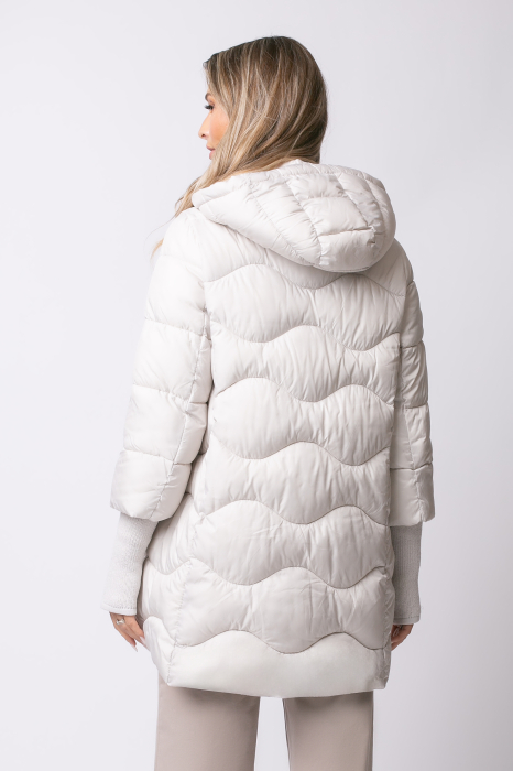 Geaca Mara albă din fâș matlasată cu glugă [3]